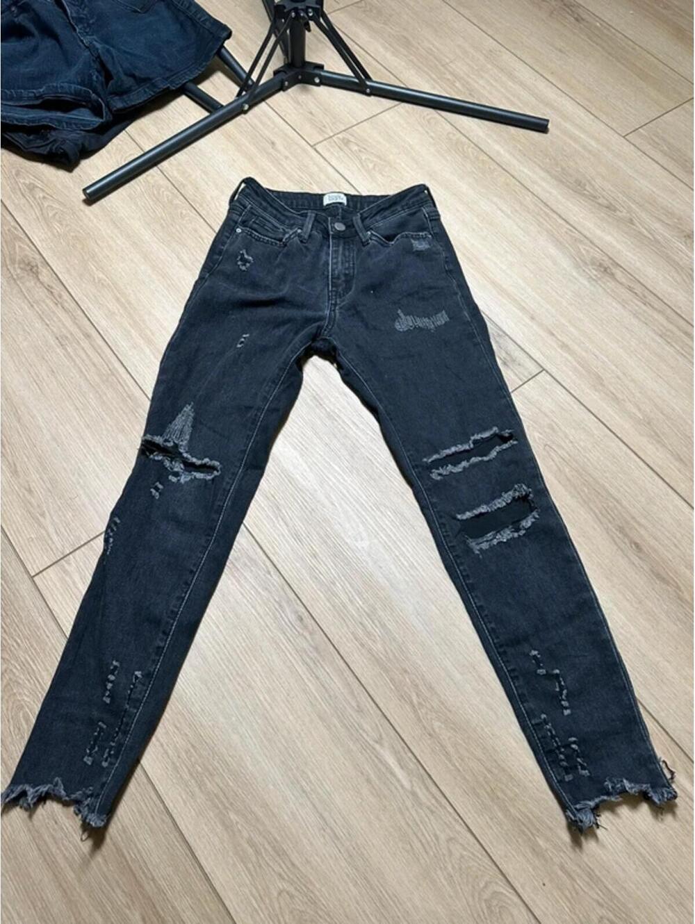 Simple Society Black Distressed Skinny Jeans – Size 3/26